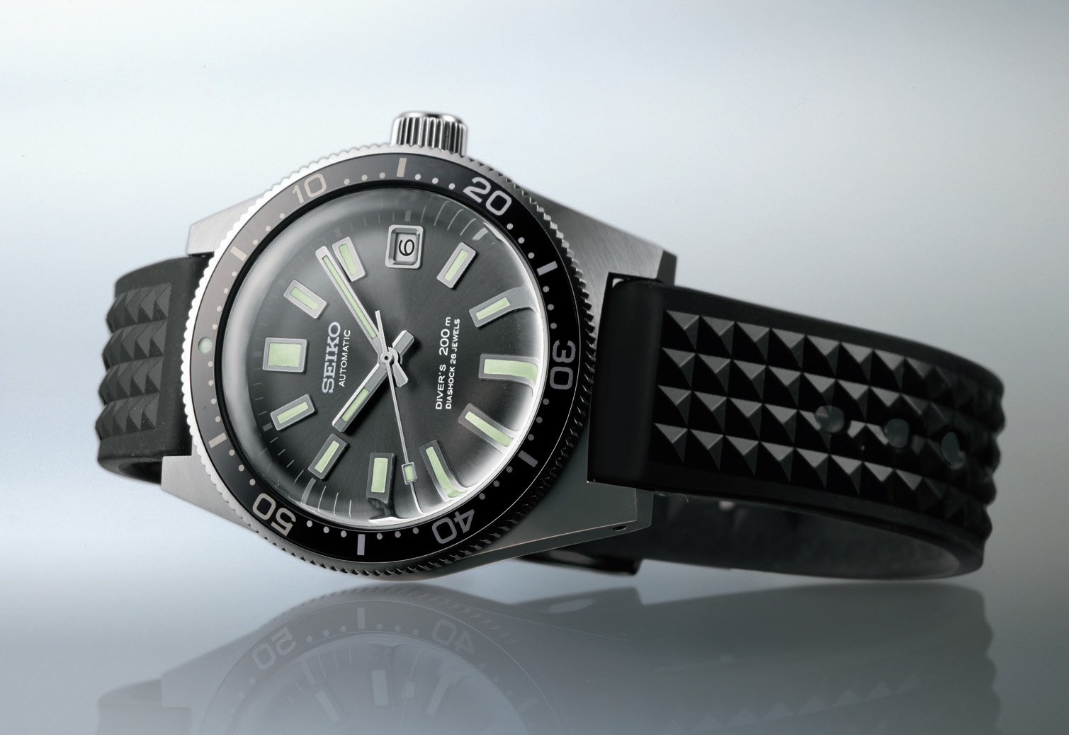 Seiko’s first diver’s watch from 1965 is re-invented in the Prospex collection. SLA017