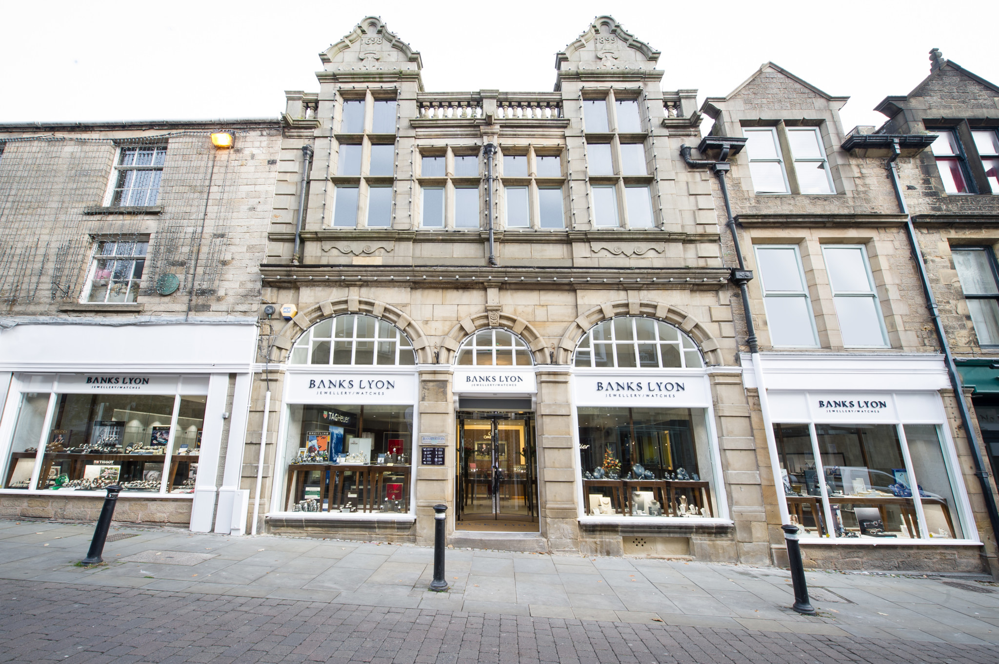 Banks Lyon-Lancaster exterior