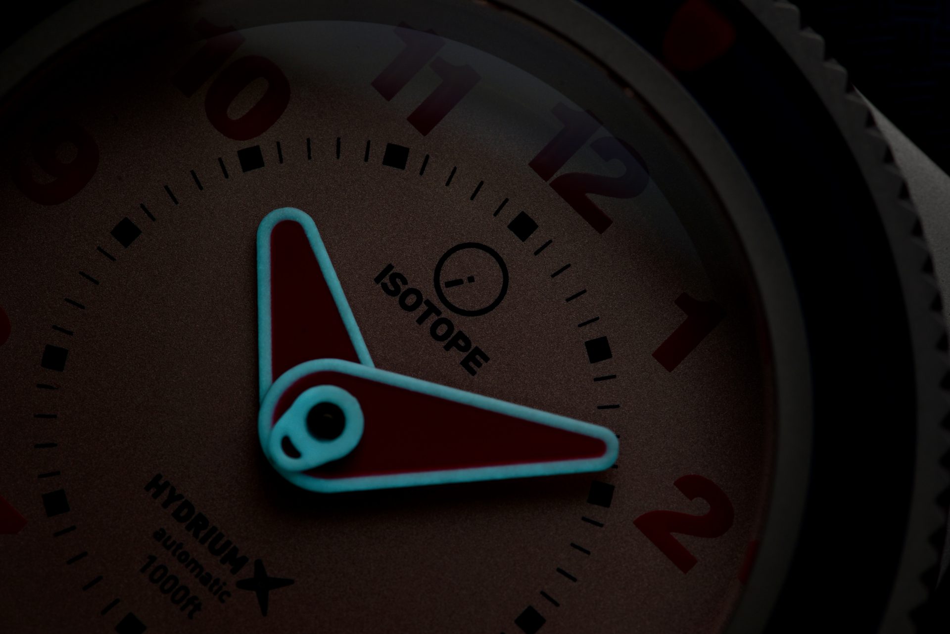 【マイクロブランドウォッチ】 isotopewatchesハイドリウムプロ Isotope Watches, the British Microbrand Mixing Up the