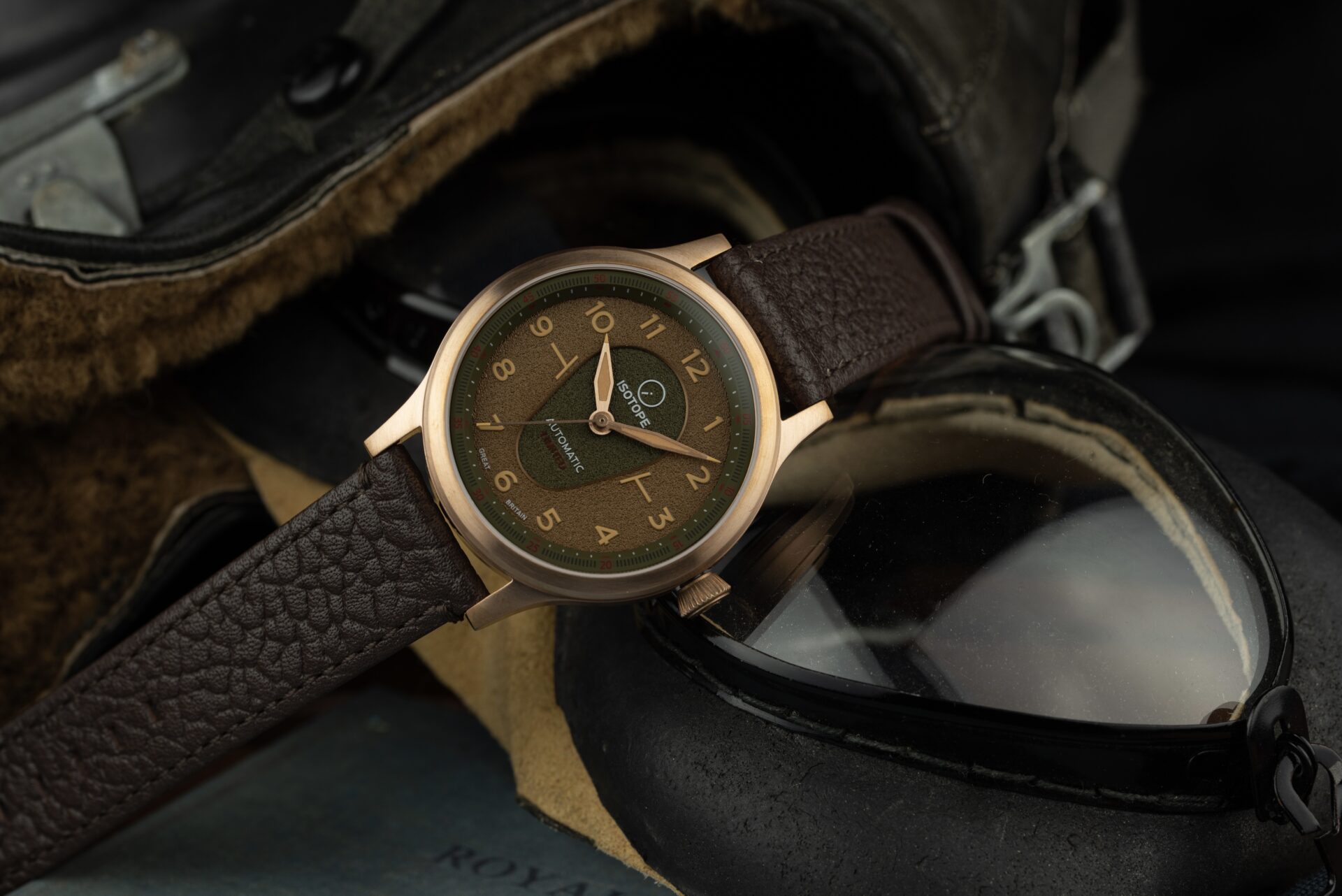 Isotope Watches Pays Homage To WWII Pilots With "Old Radium" Tobacco Limited Edition - Vimarsana News