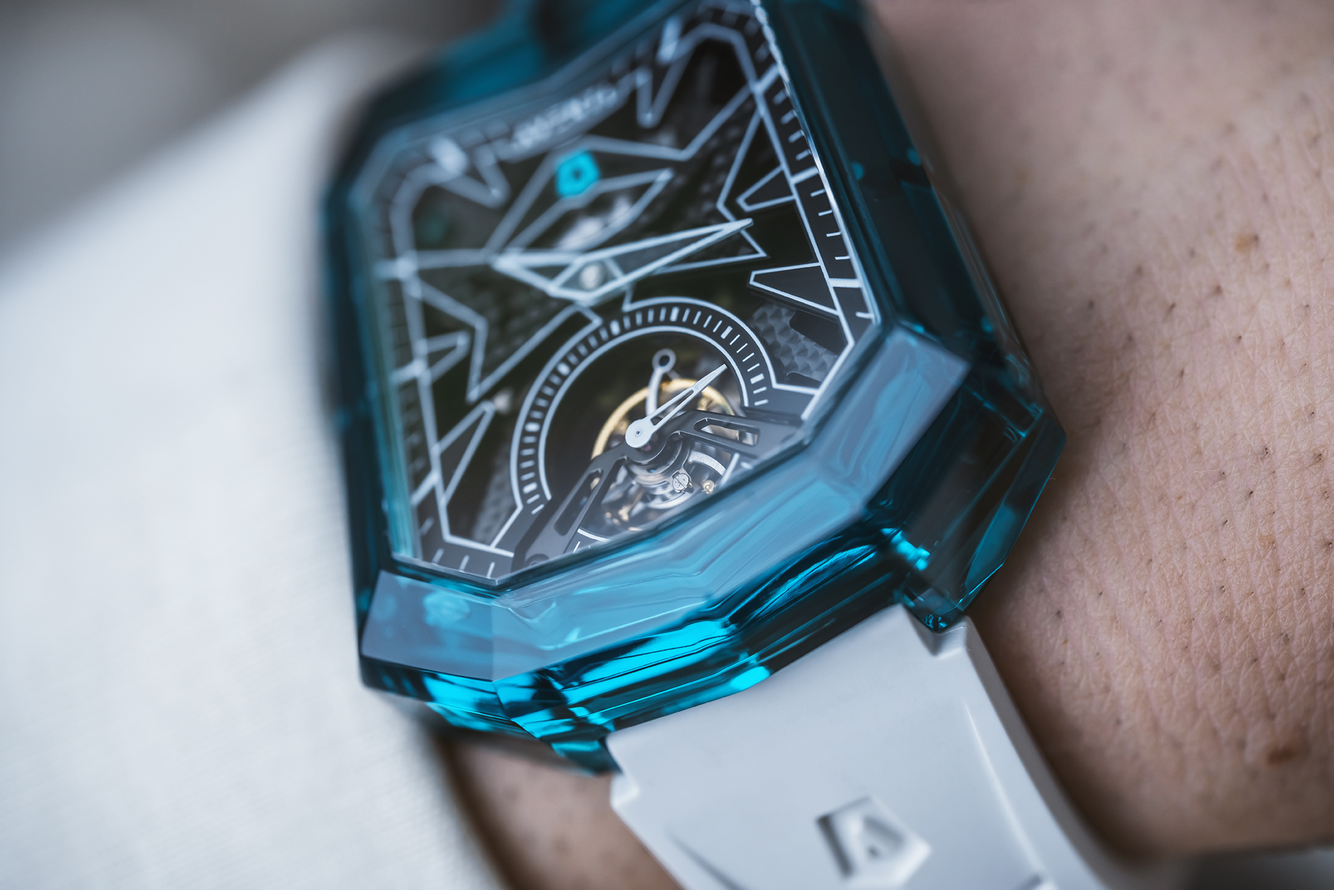 Aventi's Case Is Architecture For The Wrist - Vimarsana News